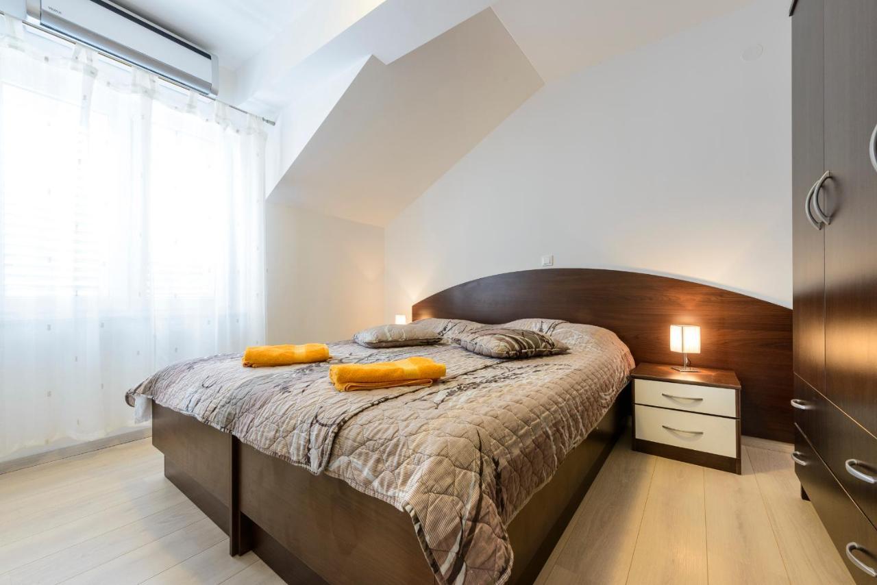 Niko Apartment *