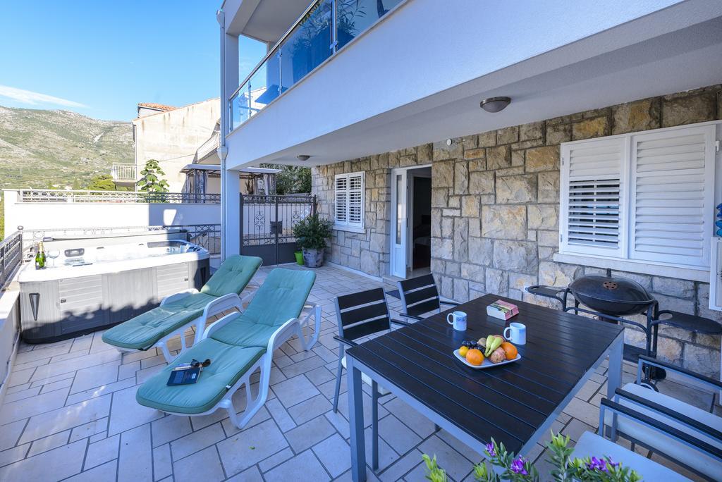 Niko Apartment